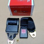 Universal 2-point retractable safety belt set.