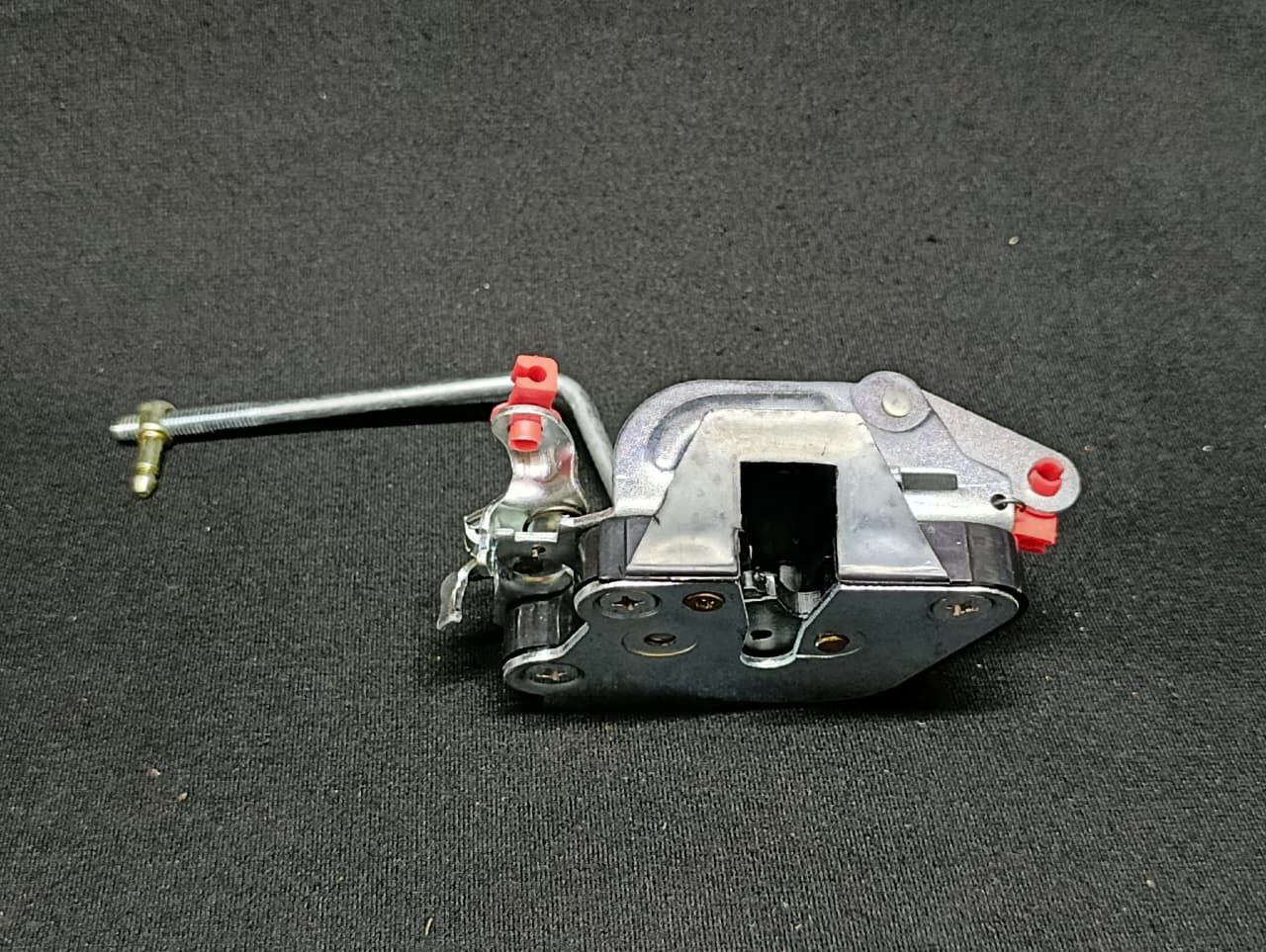 142538c5-9d42-4edb-8de6-c88ca2c1348f Door Lock Mechanism Hilux - Front Right - Image 1