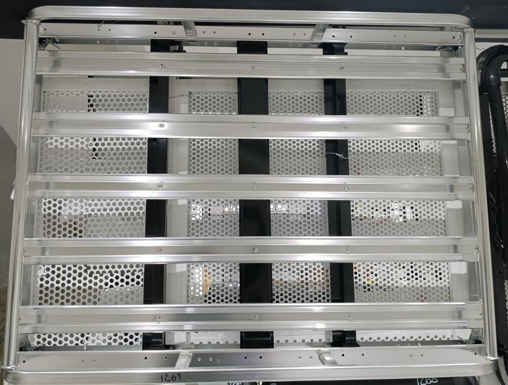 dbcbe2ed-244a-4504-a8f0-7357e25e55e7 Universal Car Carrier - Chrome -Big - Image 1