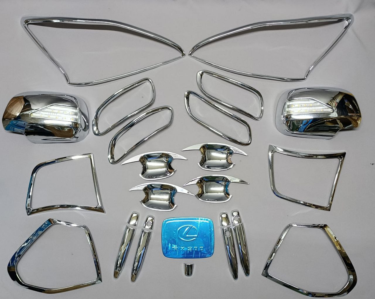 ceebf606-0b51-4904-a55a-6e231ac00c62 Car Chrome Kit For Toyota Lexus Rx 330 with lights - Image 1