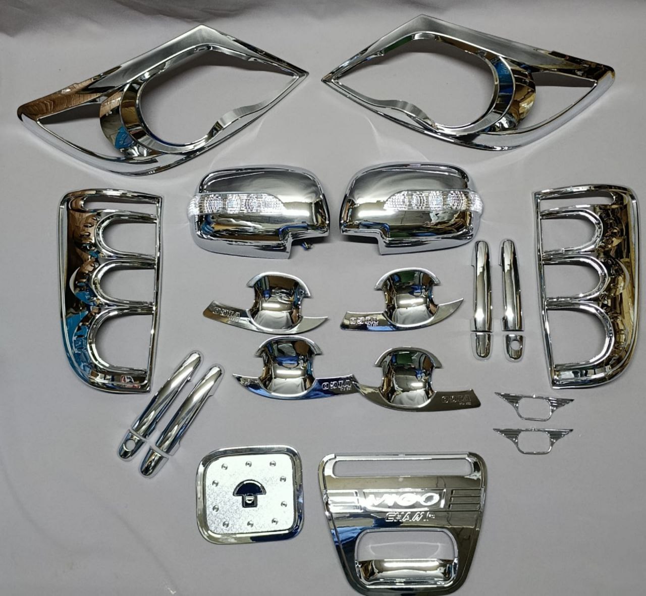 da4d83c2-2d68-458b-a7c6-5efd61c227cd Car Chrome Kit For Toyota Hilux Vigo 06-11 with lights - Image 1